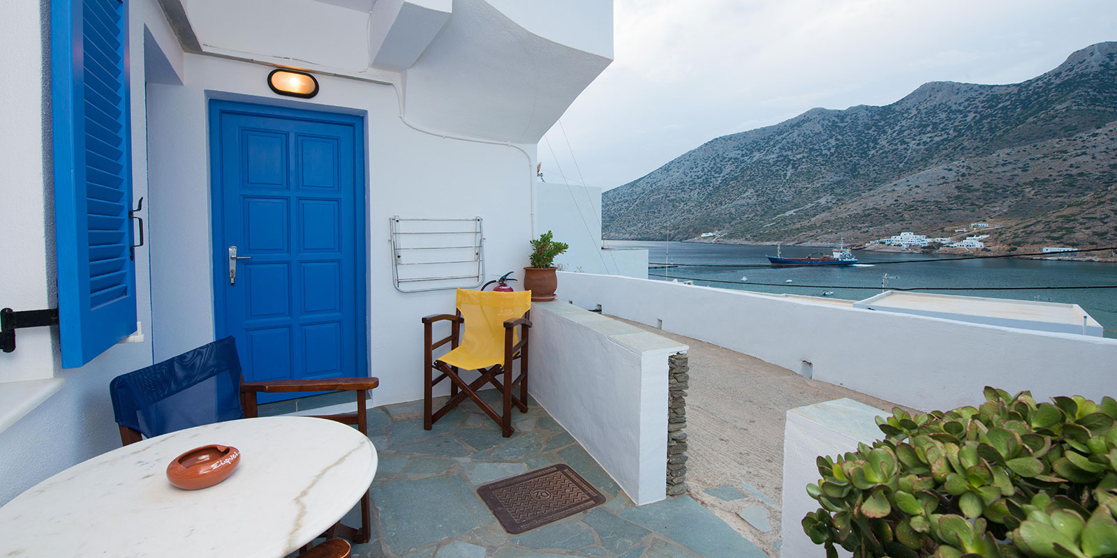 Rooms to let with view at the beach in Sifnos
